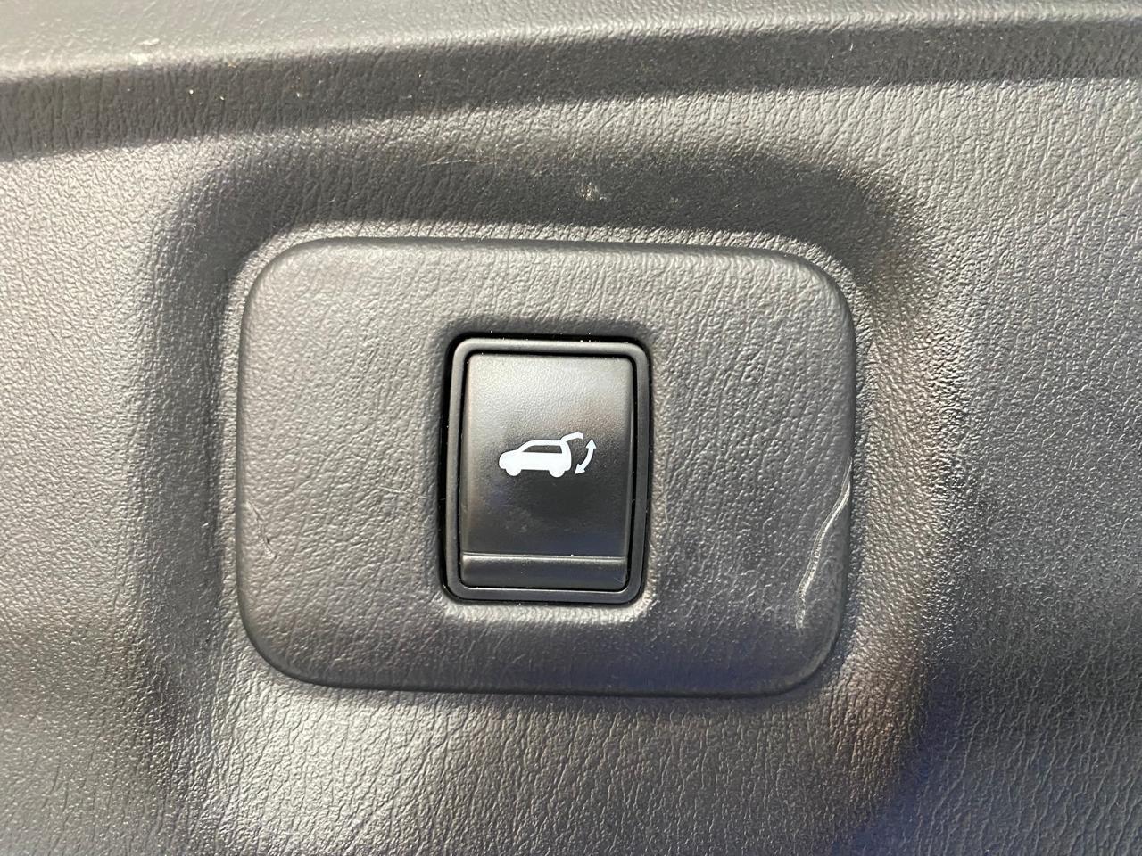 2018 Infiniti QX60 Base AWD - Photo #18