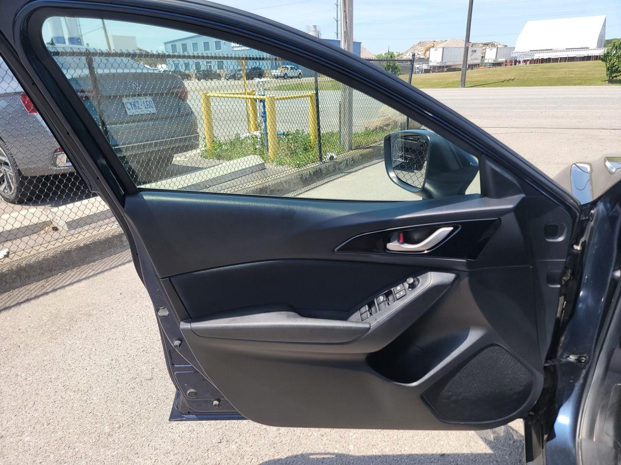 2016 Mazda MAZDA3 GS - Photo #11
