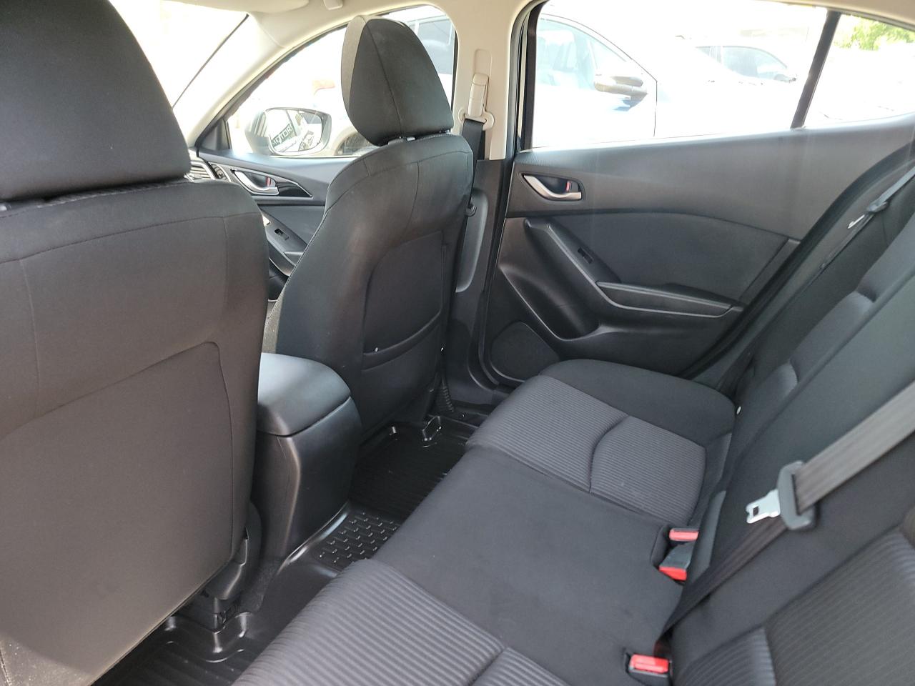 2016 Mazda MAZDA3 GS - Photo #12