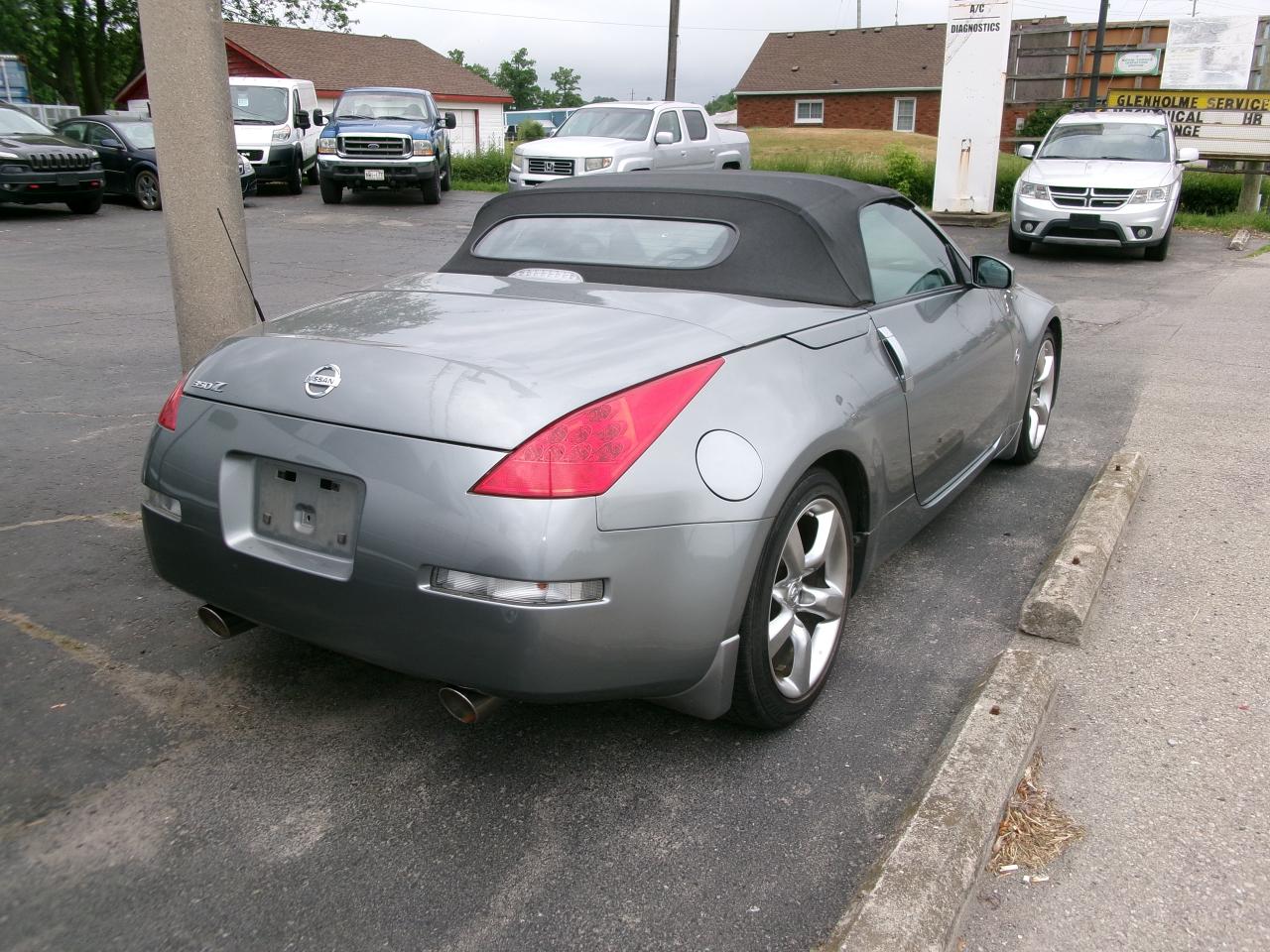 2006 Nissan 350Z Convertible "ONLY 58,000 KM" - Photo #2