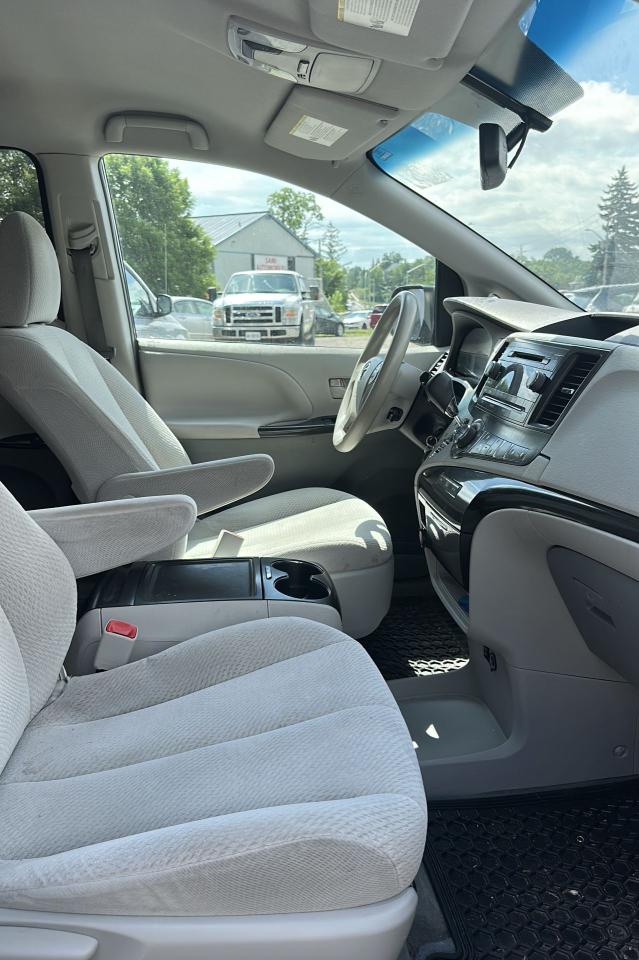 2013 Toyota Sienna LE Mobility - Photo #6
