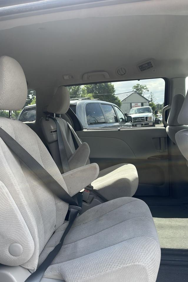 2013 Toyota Sienna LE Mobility - Photo #5