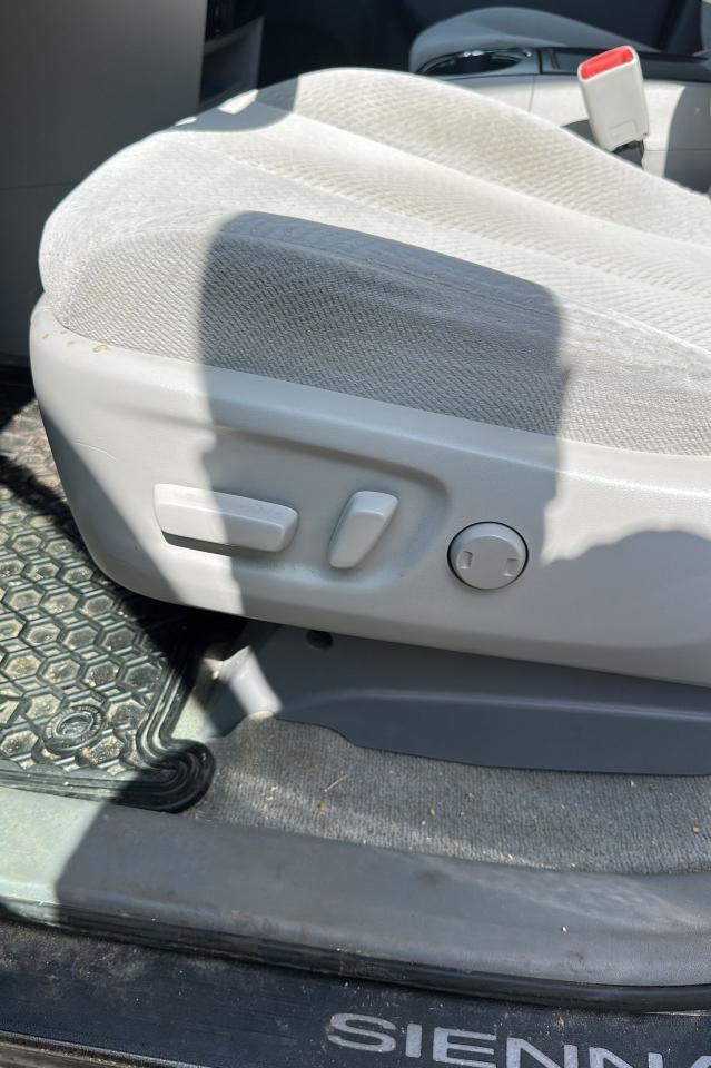 2013 Toyota Sienna LE Mobility - Photo #7