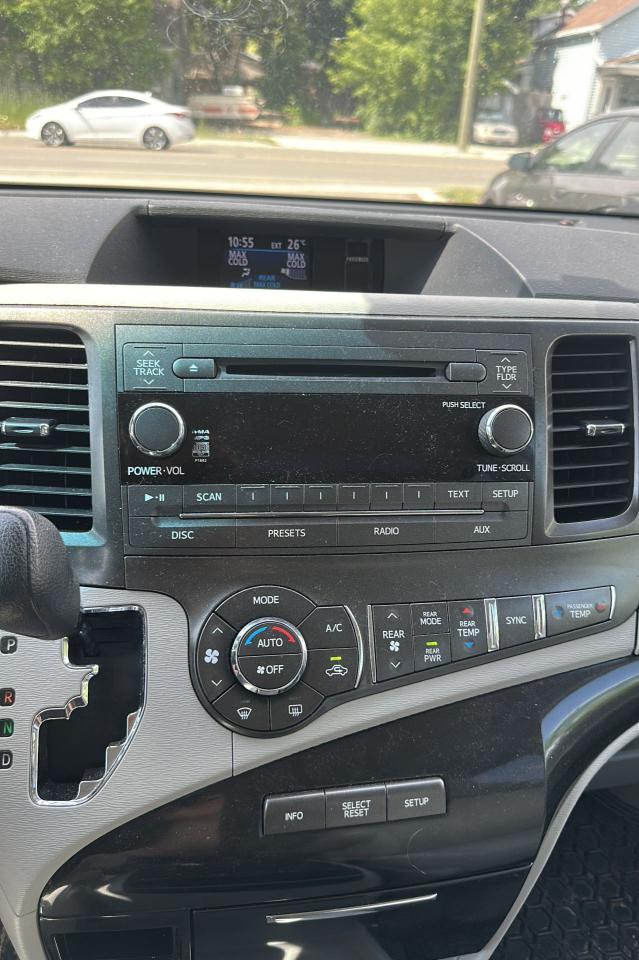 2013 Toyota Sienna LE Mobility - Photo #9