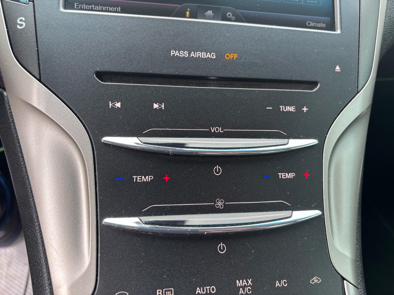 2016 Lincoln MKZ Reserve, All Wheel Drive, Panoramic Roof, 19" Rims - Photo #14