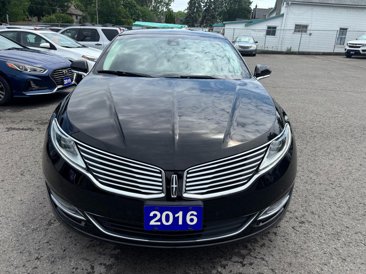 2016 Lincoln MKZ Reserve, All Wheel Drive, Panoramic Roof, 19" Rims - Photo #2