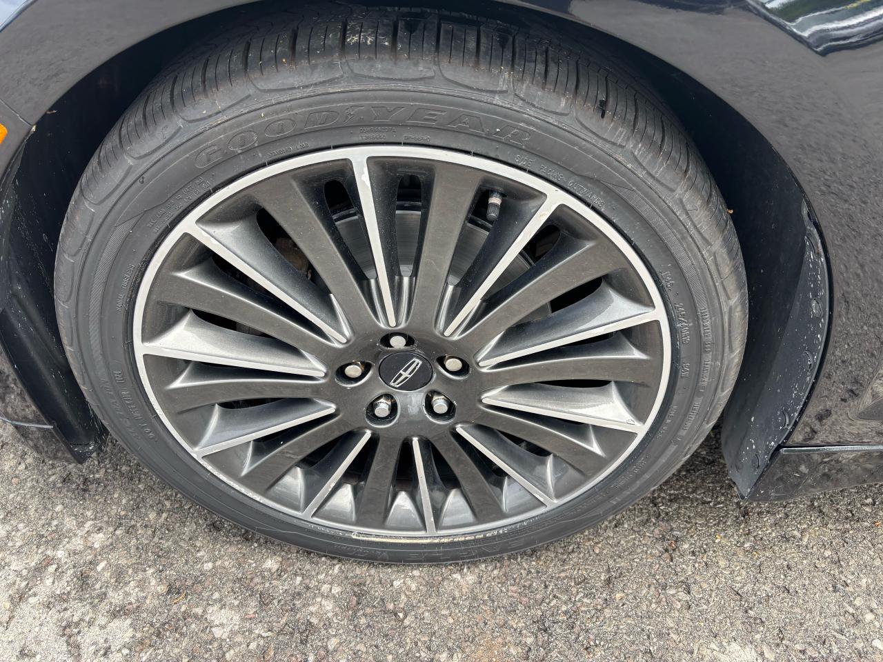 2016 Lincoln MKZ Reserve, All Wheel Drive, Panoramic Roof, 19" Rims - Photo #21