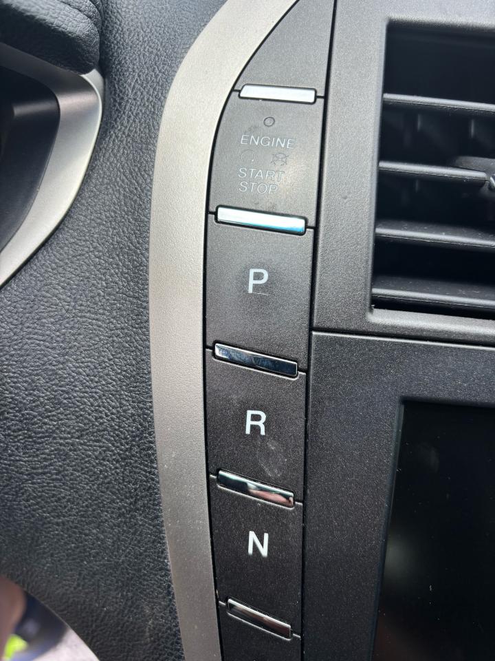 2016 Lincoln MKZ Reserve, All Wheel Drive, Panoramic Roof, 19" Rims - Photo #23