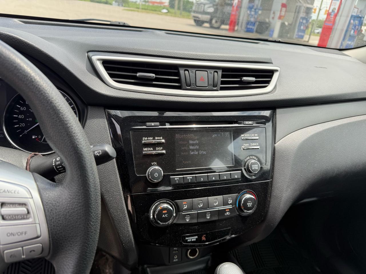2015 Nissan Rogue S - Photo #6