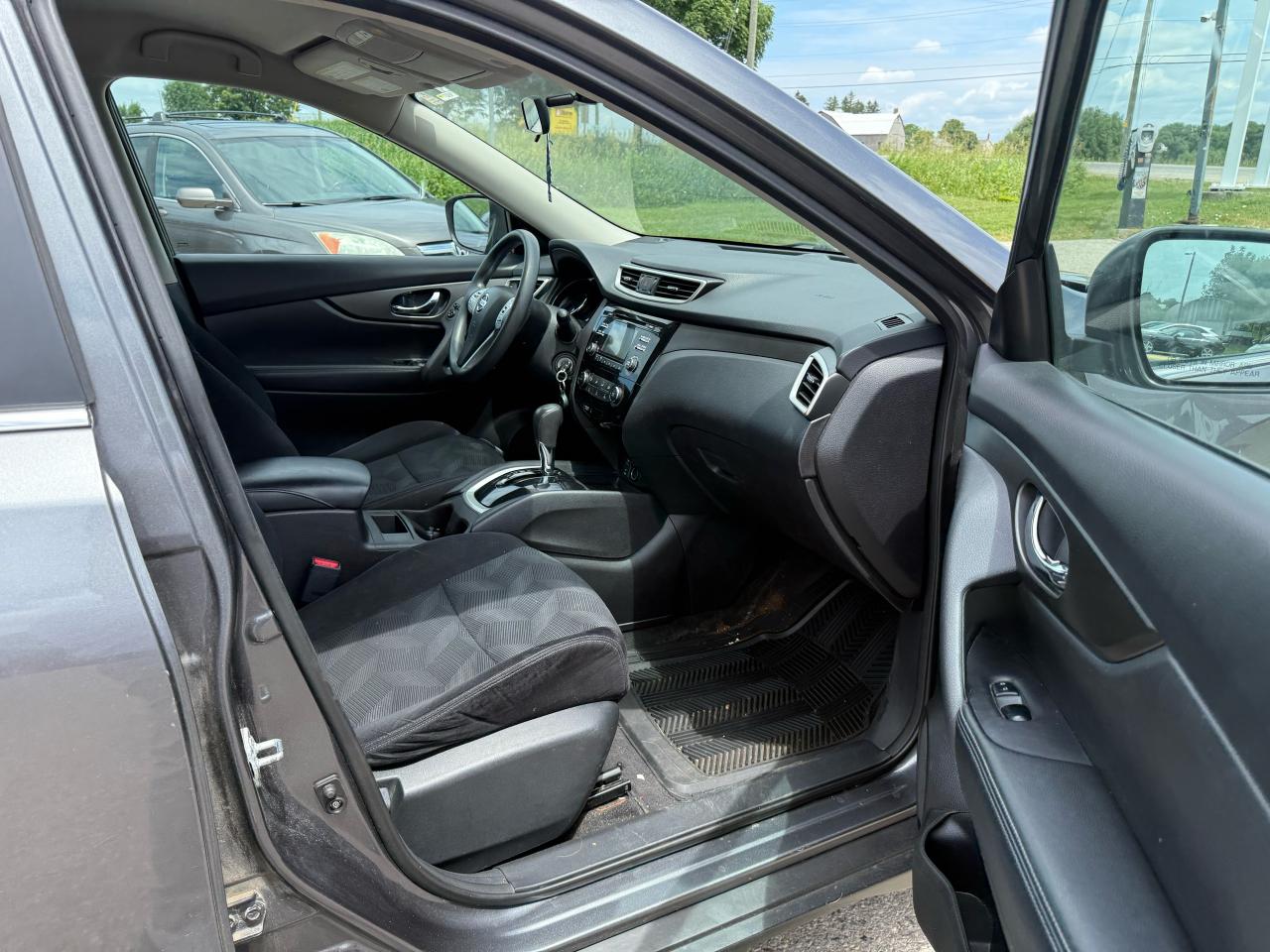 2015 Nissan Rogue S - Photo #14