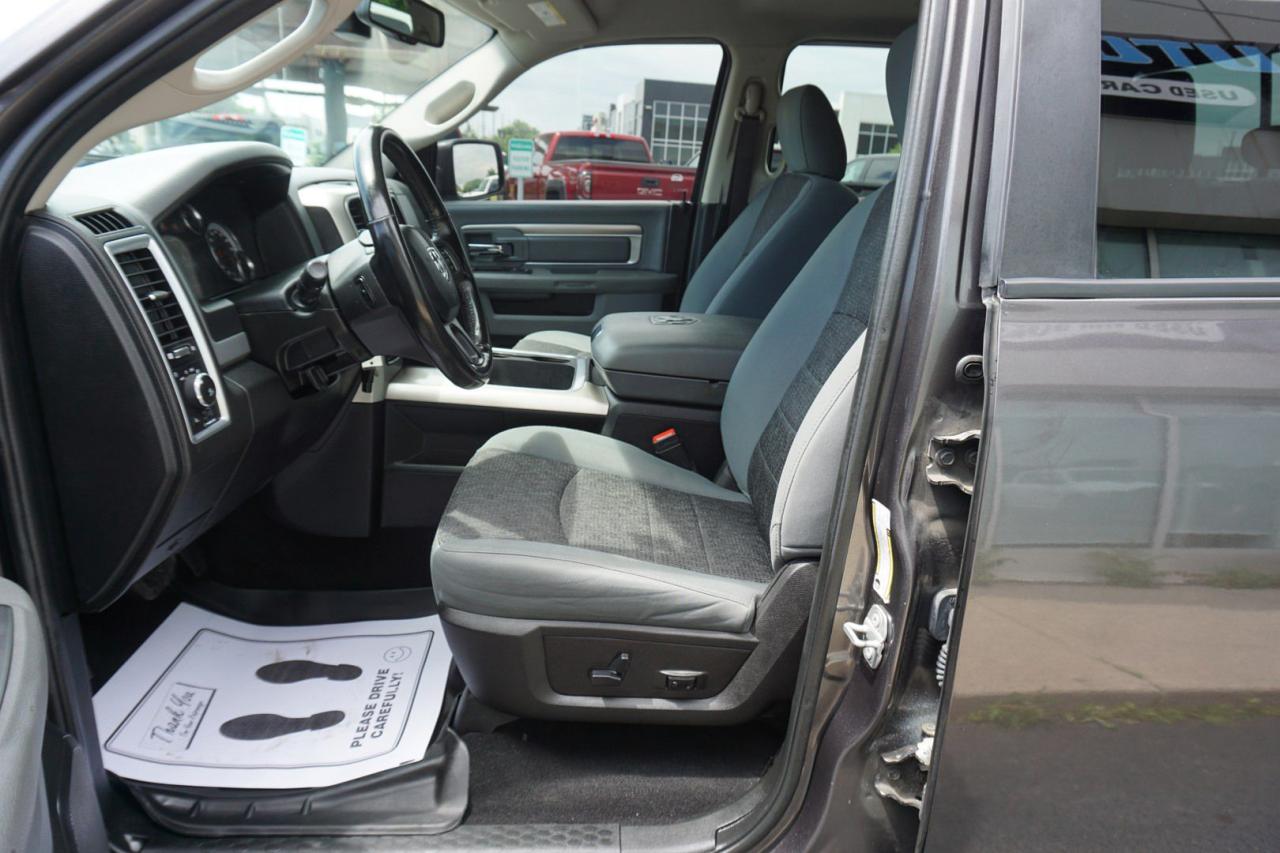 2020 RAM 1500 Classic V8 HEMI WARLOCK CREW 4WD CERTIFIED *1 OWNER* CAMERA NAV BLUETOOTH HEATED SEATS CRUISE ALLOYS - Photo #15