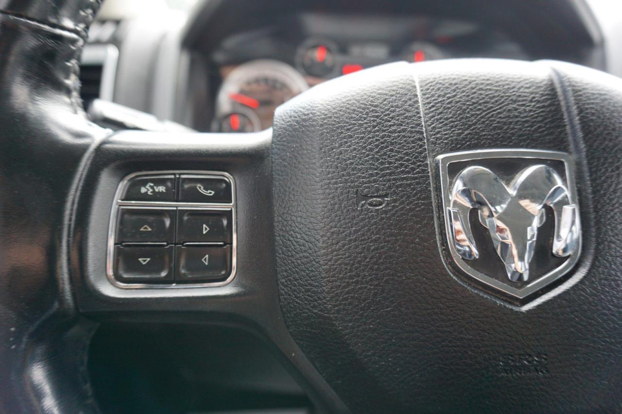 2020 RAM 1500 Classic V8 HEMI WARLOCK CREW 4WD CERTIFIED *1 OWNER* CAMERA NAV BLUETOOTH HEATED SEATS CRUISE ALLOYS - Photo #31