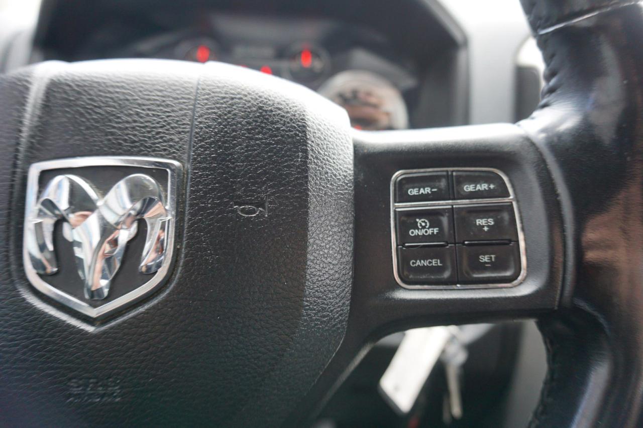 2020 RAM 1500 Classic V8 HEMI WARLOCK CREW 4WD CERTIFIED *1 OWNER* CAMERA NAV BLUETOOTH HEATED SEATS CRUISE ALLOYS - Photo #32