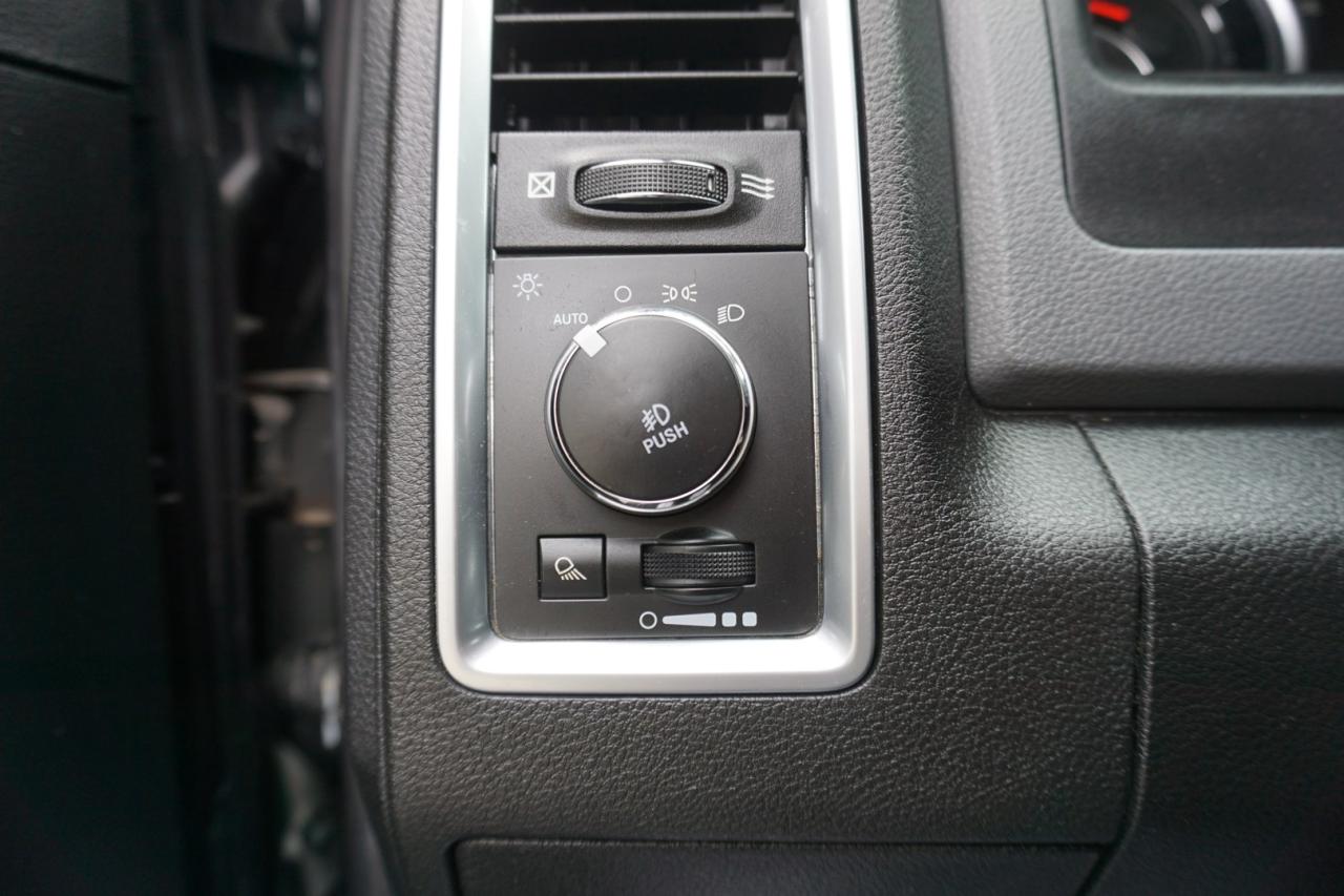2020 RAM 1500 Classic V8 HEMI WARLOCK CREW 4WD CERTIFIED *1 OWNER* CAMERA NAV BLUETOOTH HEATED SEATS CRUISE ALLOYS - Photo #27