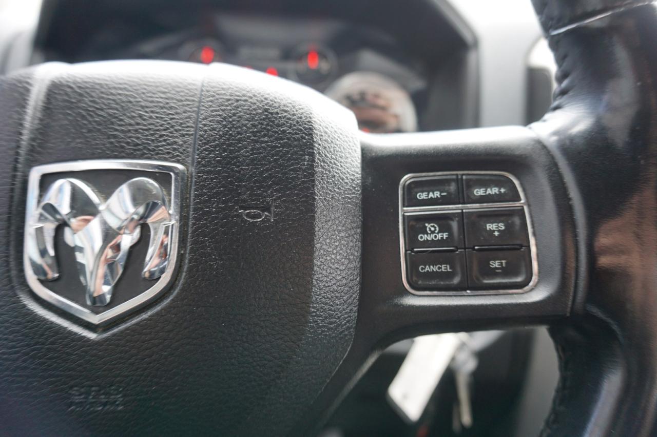 2020 RAM 1500 Classic V8 HEMI WARLOCK CREW 4WD CERTIFIED *1 OWNER* CAMERA NAV BLUETOOTH HEATED SEATS CRUISE ALLOYS - Photo #32