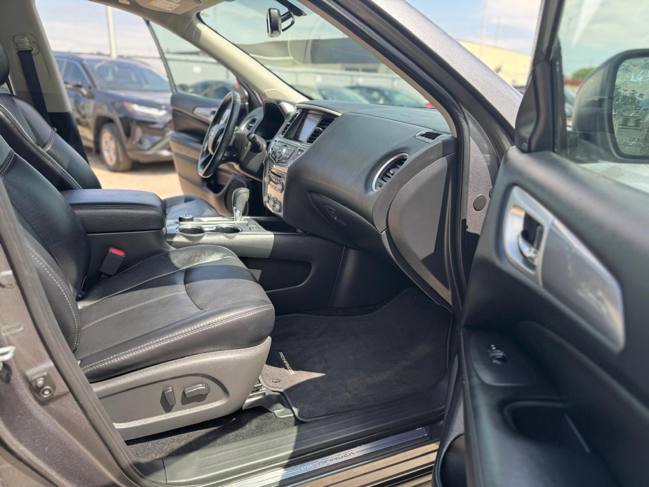 2019 Nissan Pathfinder AUTO 4X4 NO ACCIDENT NAVI 360 CAM HEATED SEATS B-T - Photo #16