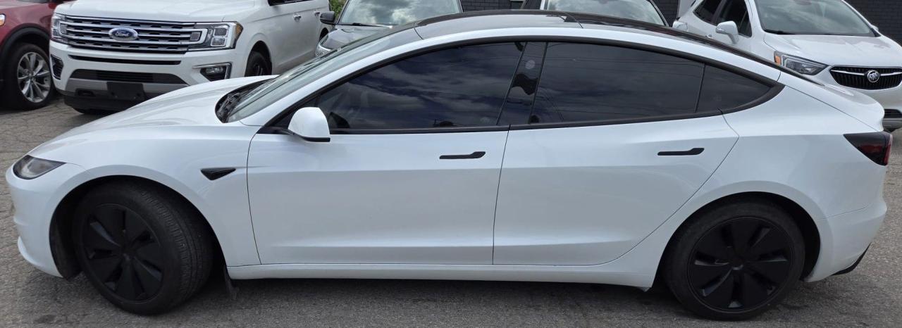 2024 Tesla Model 3 STANDARD RANGE PLUS / GLASS ROOF / NAV / LEATHER - Photo #2