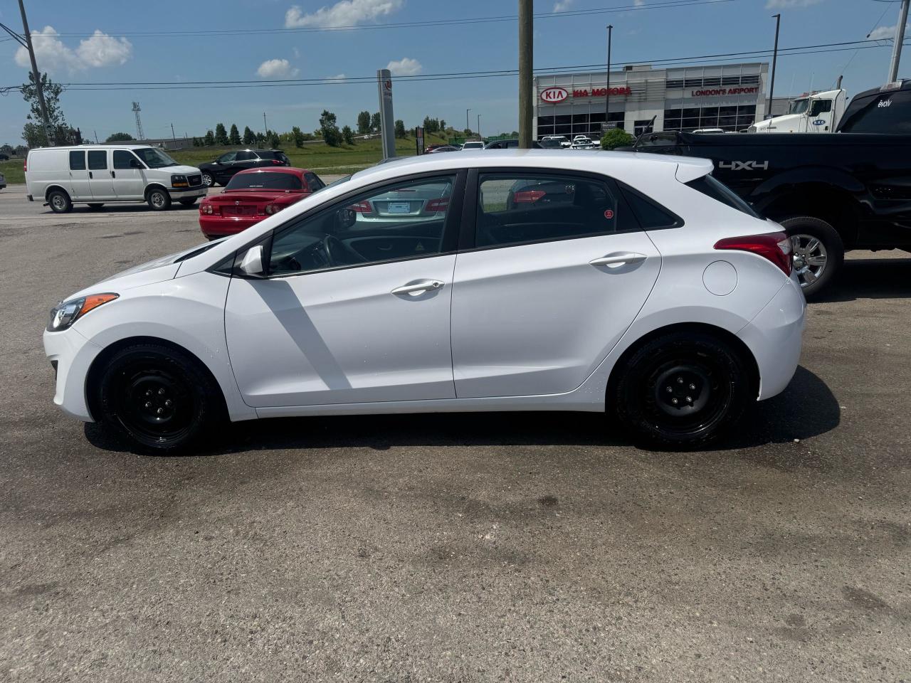 2013 Hyundai Elantra GT GL, HATCHBACK, ONLY 27,000KMS, LOADED, CLEAN, CERT - Photo #2