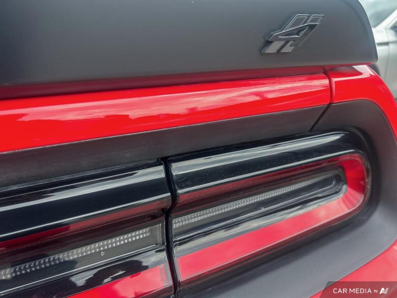 2022 Dodge Challenger GT / NO ACCIDENTS / AWD / ROOF / LEATHER / AUTO - Photo #9