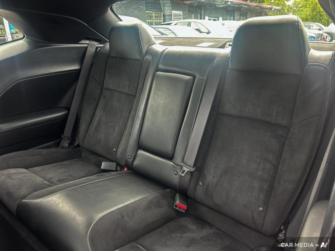 2022 Dodge Challenger GT / NO ACCIDENTS / AWD / ROOF / LEATHER / AUTO - Photo #11