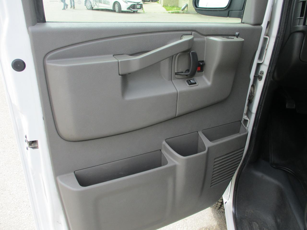 2017 GMC Savana LT - Photo #9