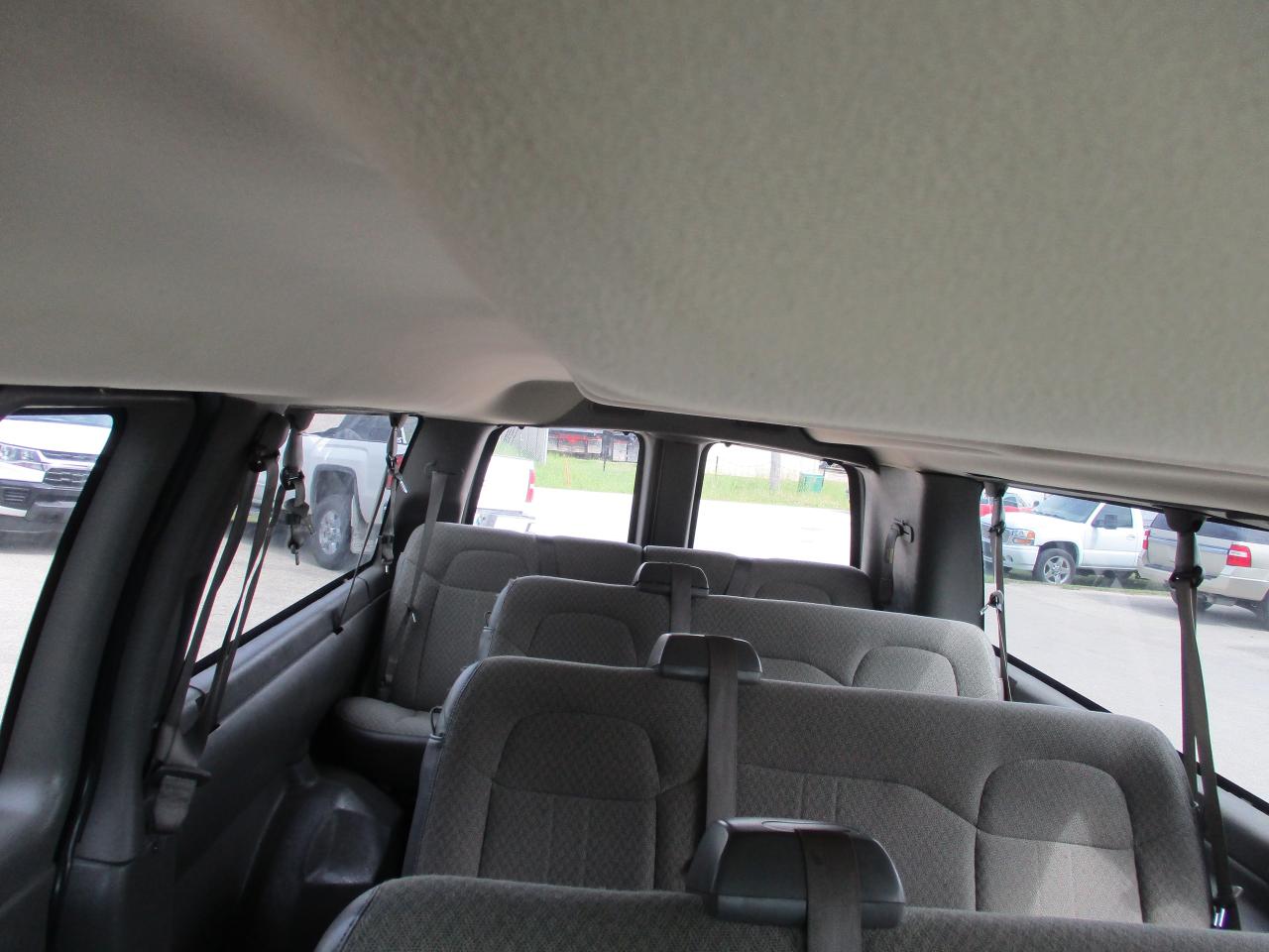 2017 GMC Savana LT - Photo #7