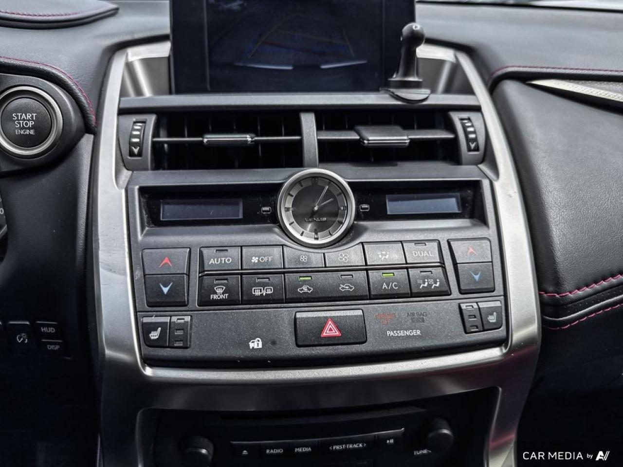 2016 Lexus NX 200t F SPORT / AWD / LEATHER / ROOF / NAV / HTD SEATS - Photo #16