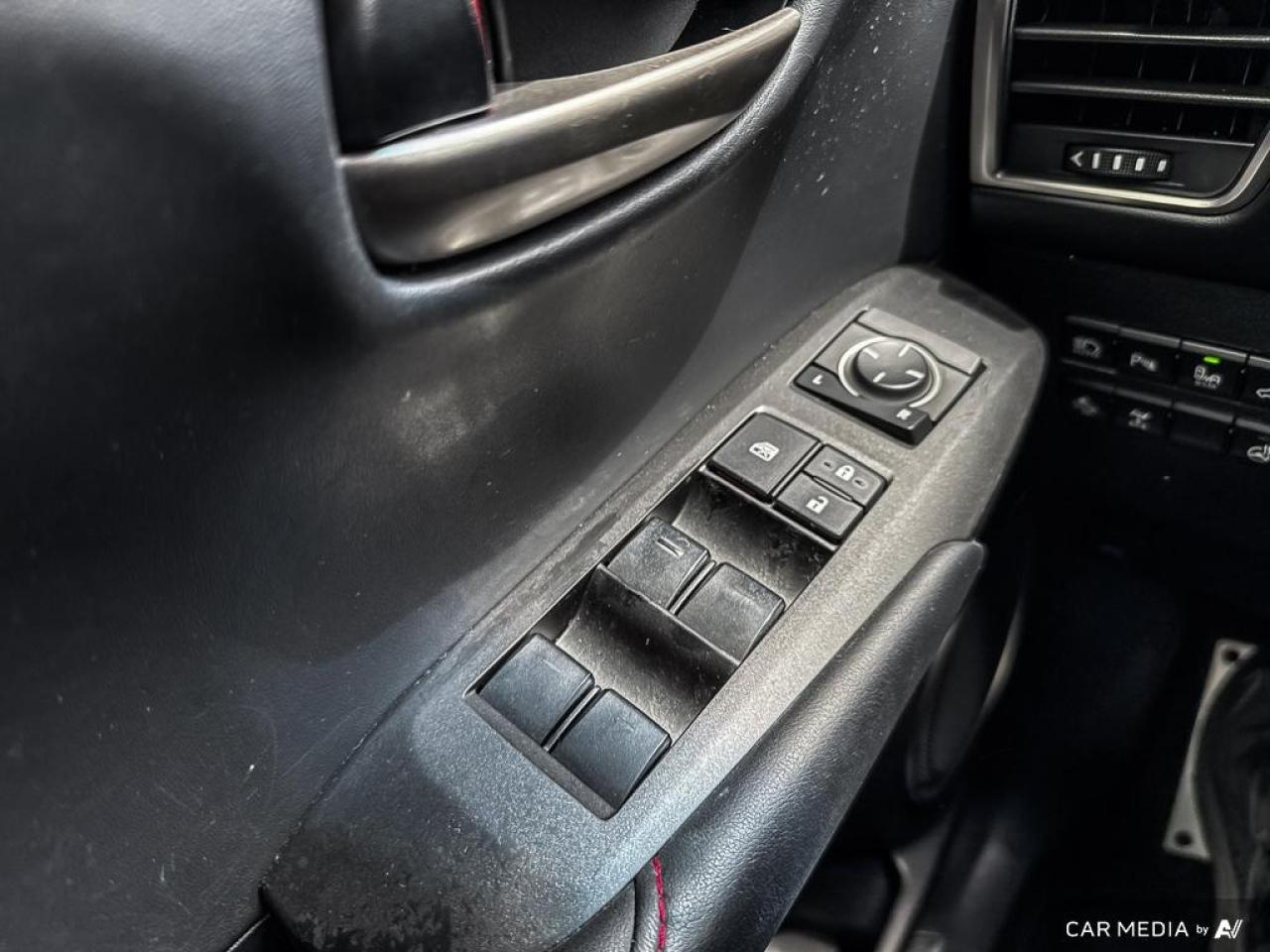 2016 Lexus NX 200t F SPORT / AWD / LEATHER / ROOF / NAV / HTD SEATS - Photo #12
