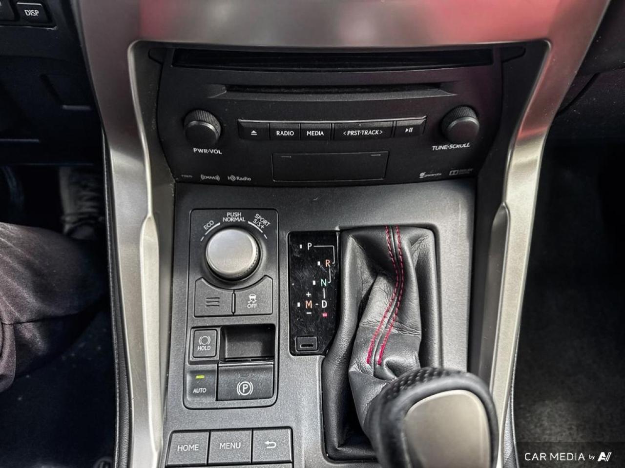 2016 Lexus NX 200t F SPORT / AWD / LEATHER / ROOF / NAV / HTD SEATS - Photo #17