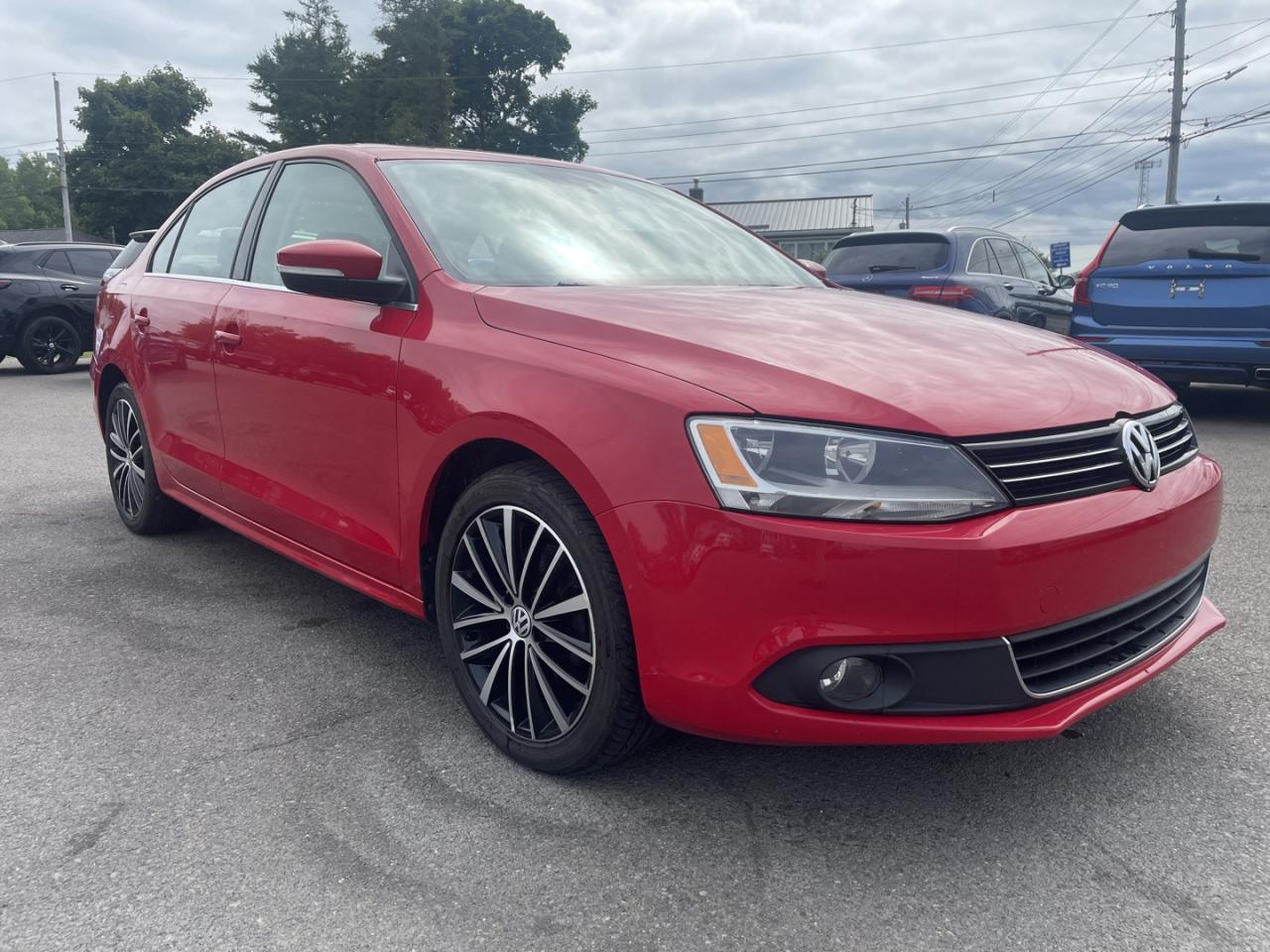 Used 2014 Volkswagen Jetta HIGHLINE / LEATHER / POWER SUNROOF / REVERSE CAMERA / HEATED SEATS for sale in Truro, NS