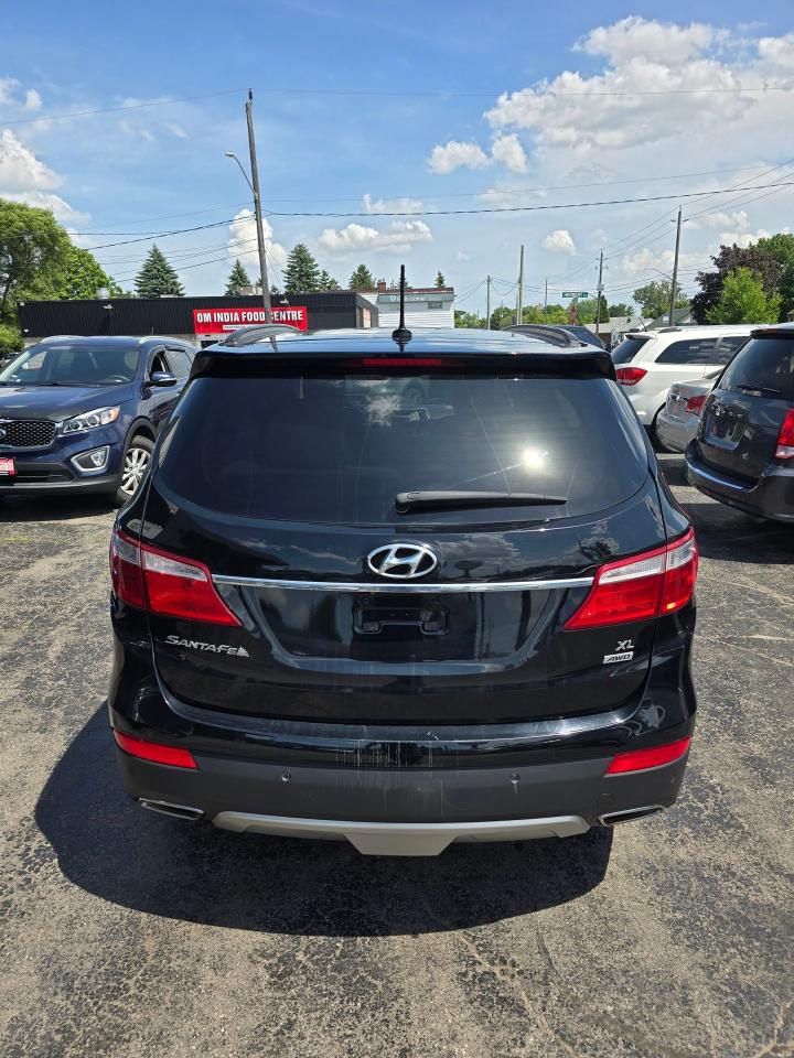 2015 Hyundai Santa Fe XL AWD 4dr 3.3L Auto Luxury - Photo #16