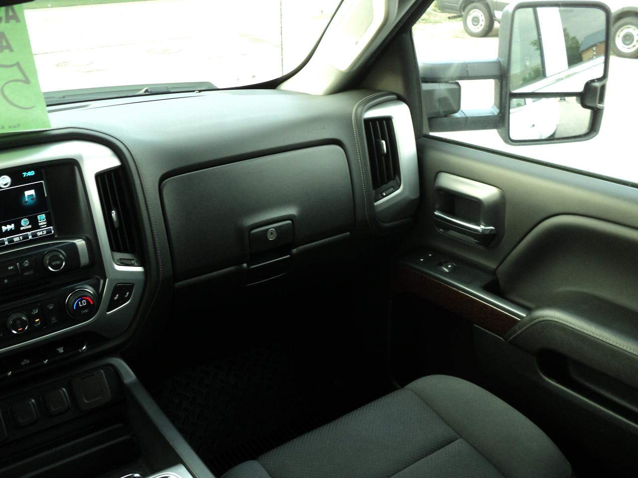 2019 GMC Sierra 3500 HD SLE CrewCab4x4DRW 6.6L8cylDiesel8ftBoxHeatedSea - Photo #18