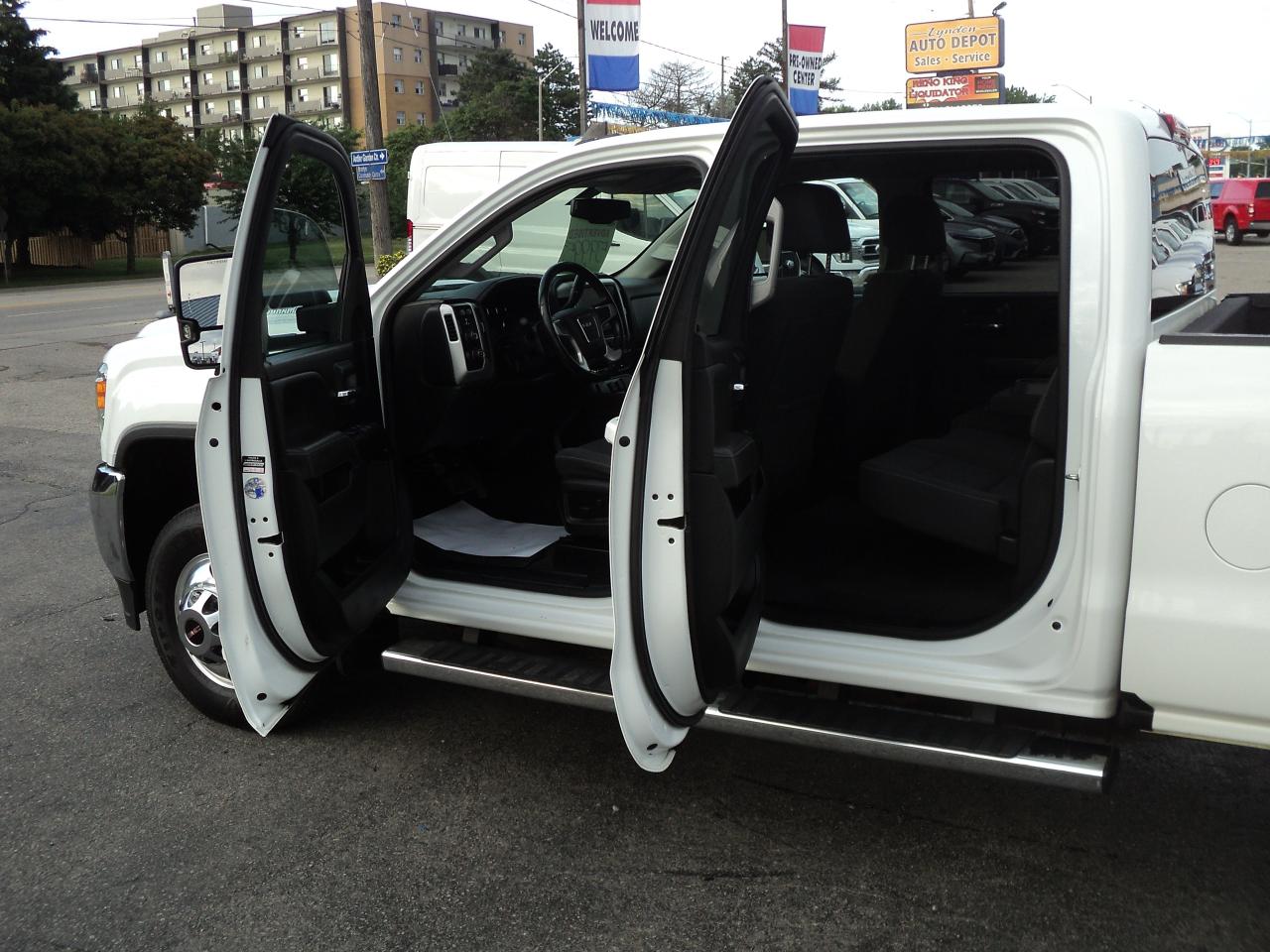 2019 GMC Sierra 3500 HD SLE CrewCab4x4DRW 6.6L8cylDiesel8ftBoxHeatedSea - Photo #11