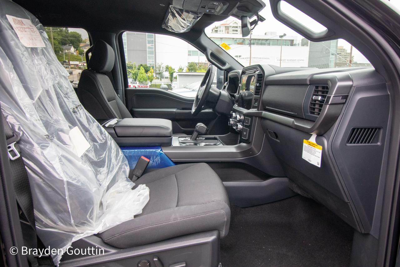2024 Ford F-150 XLT 4WD SuperCrew 5.5' Box Photo5
