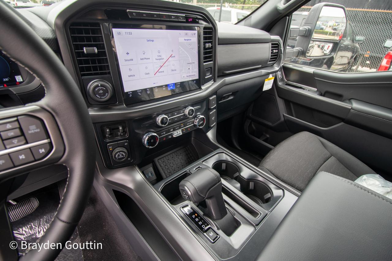 2024 Ford F-150 XLT 4WD SuperCrew 5.5' Box Photo5