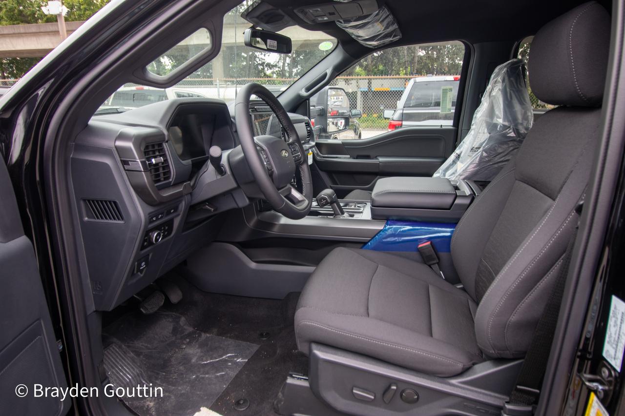 2024 Ford F-150 XLT 4WD SuperCrew 5.5' Box Photo5