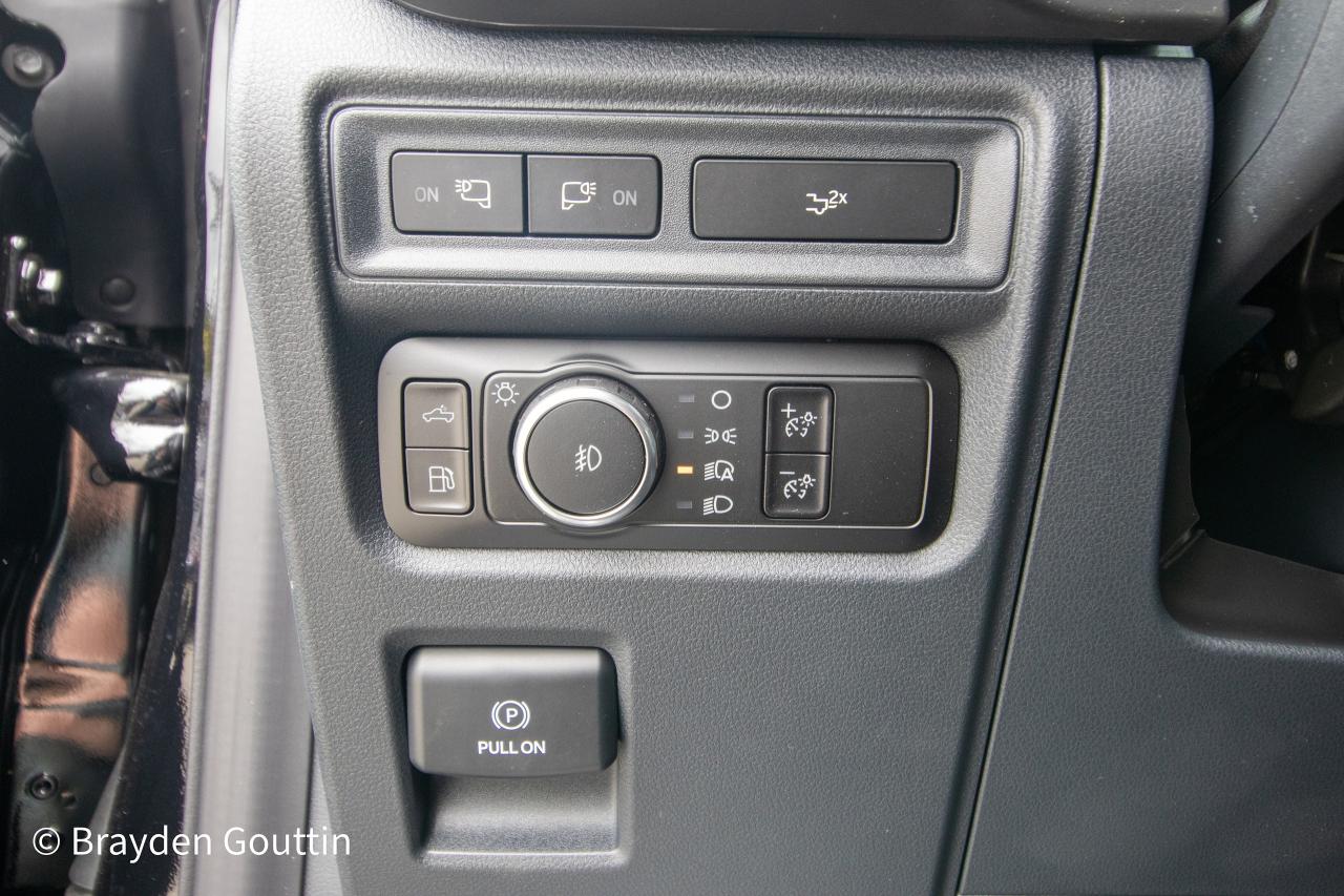 2024 Ford F-150 XLT 4WD SuperCrew 5.5' Box Photo5