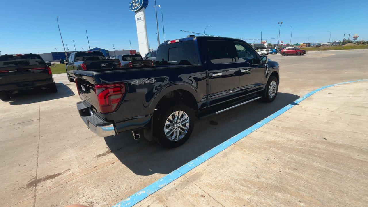 2025 Ford F-150 Lariat 4WD SuperCrew 5.5' Box Photo5