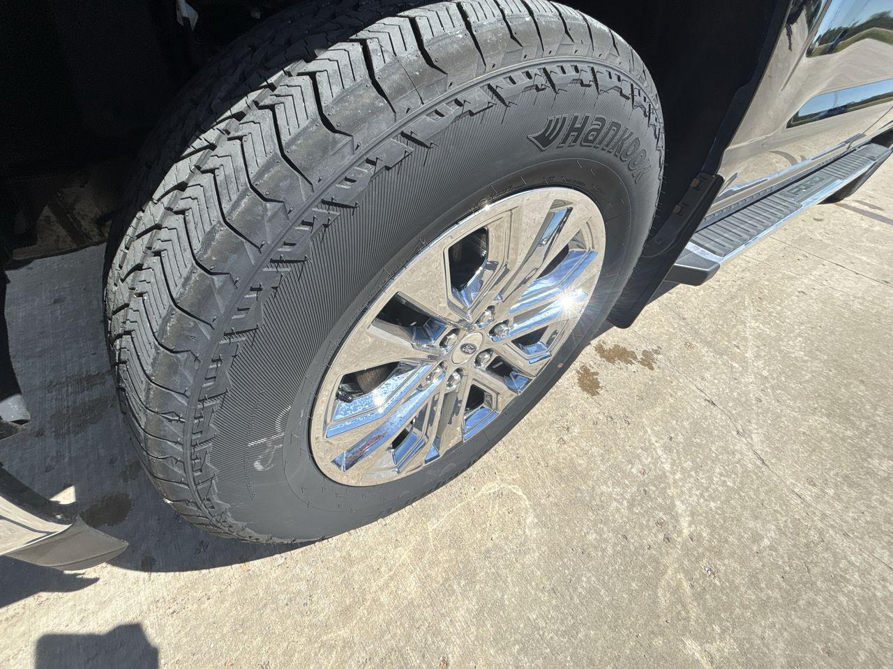 2025 Ford F-150 Lariat 4WD SuperCrew 5.5' Box Photo5
