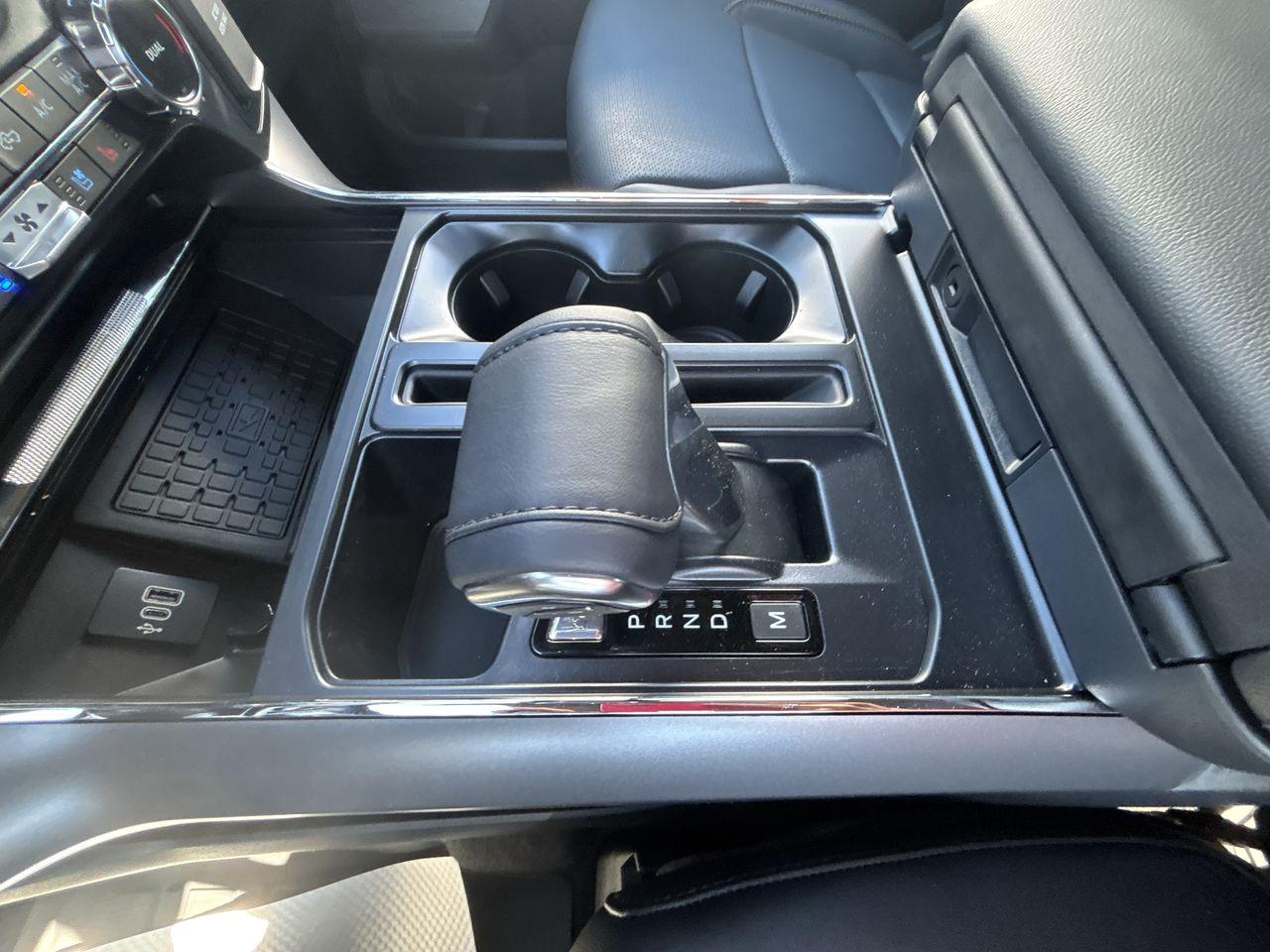 2025 Ford F-150 Lariat 4WD SuperCrew 5.5' Box Photo5