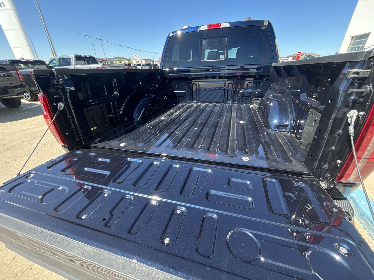 2025 Ford F-150 Lariat 4WD SuperCrew 5.5' Box Photo5