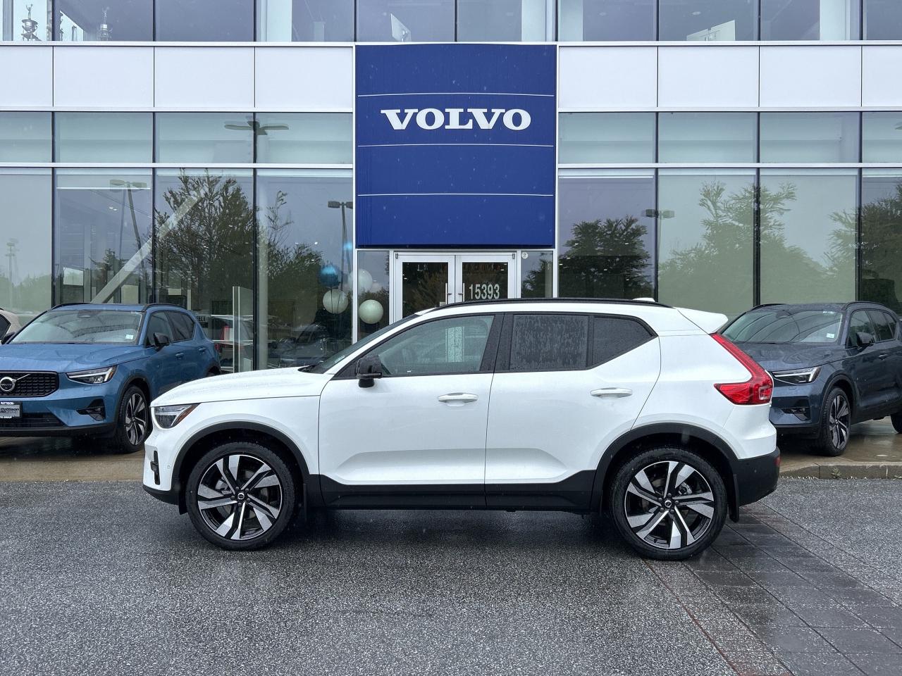 New 2025 Volvo XC40 B5 AWD Plus Dark Theme for sale in Surrey, BC