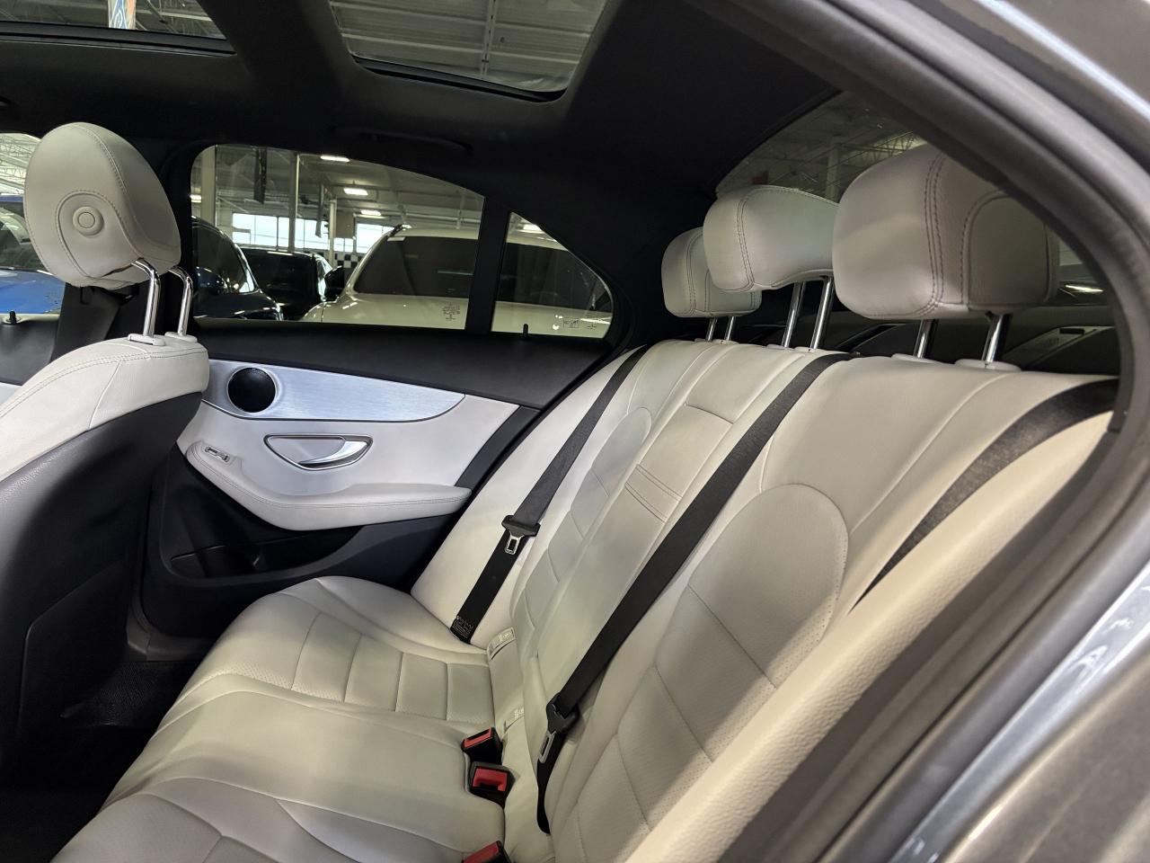 2017 Mercedes-Benz C-Class C300|4MATIC|NAV|CREAMLEATHER|DUALSUNROOF|ALLOYS|++ - Photo #9