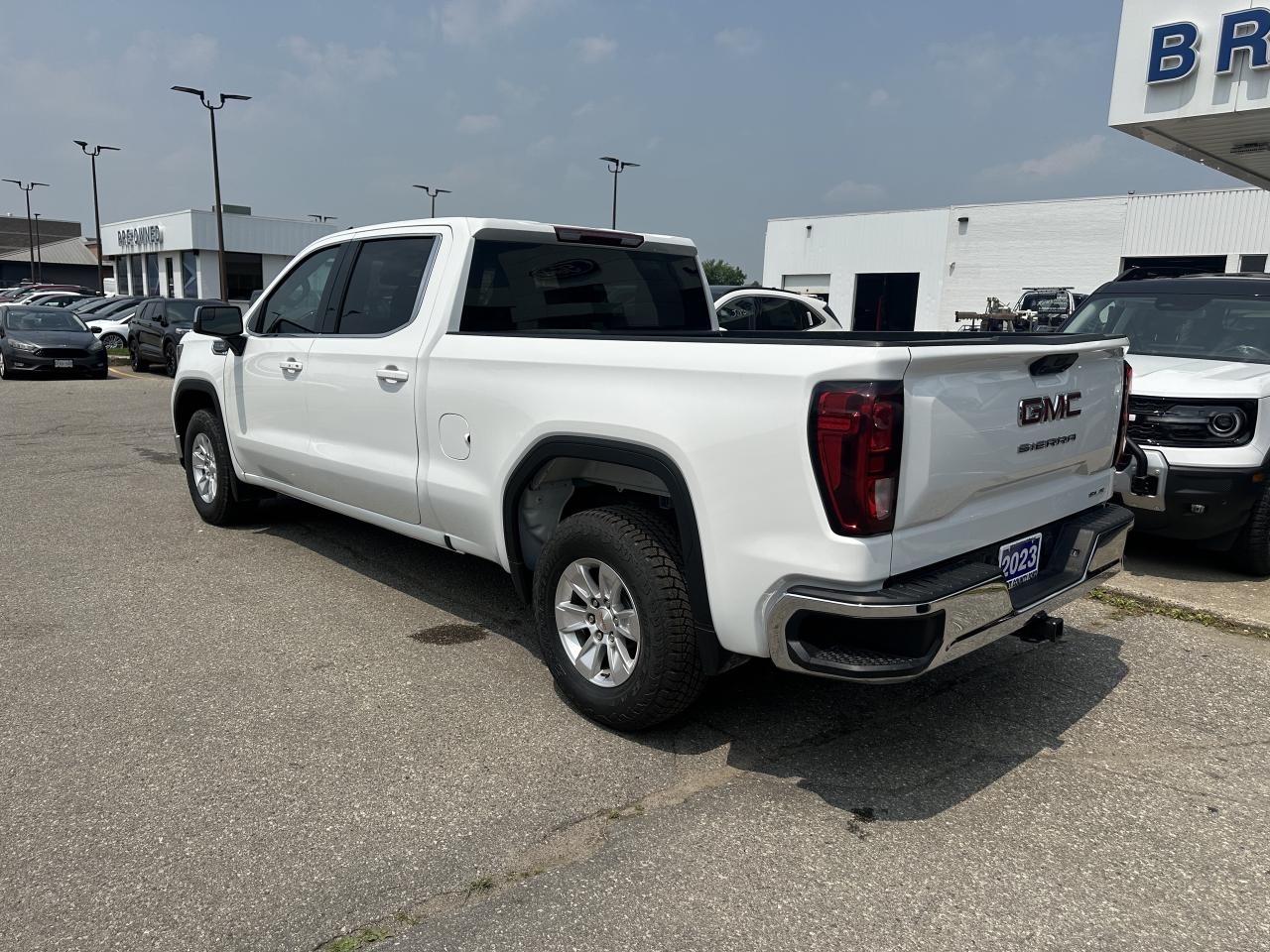 2023 GMC Sierra 1500 SLE Photo3