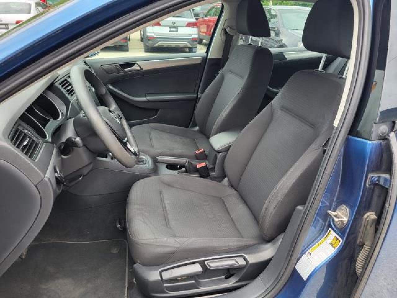 2015 Volkswagen Jetta TRENDLINE + Photo9