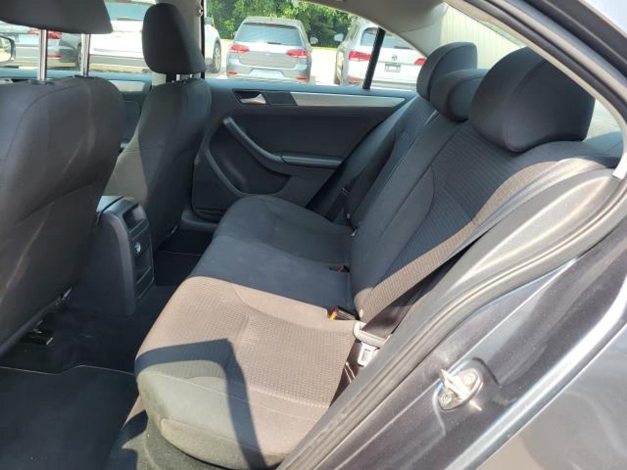 2015 Volkswagen Jetta Trendline Photo34