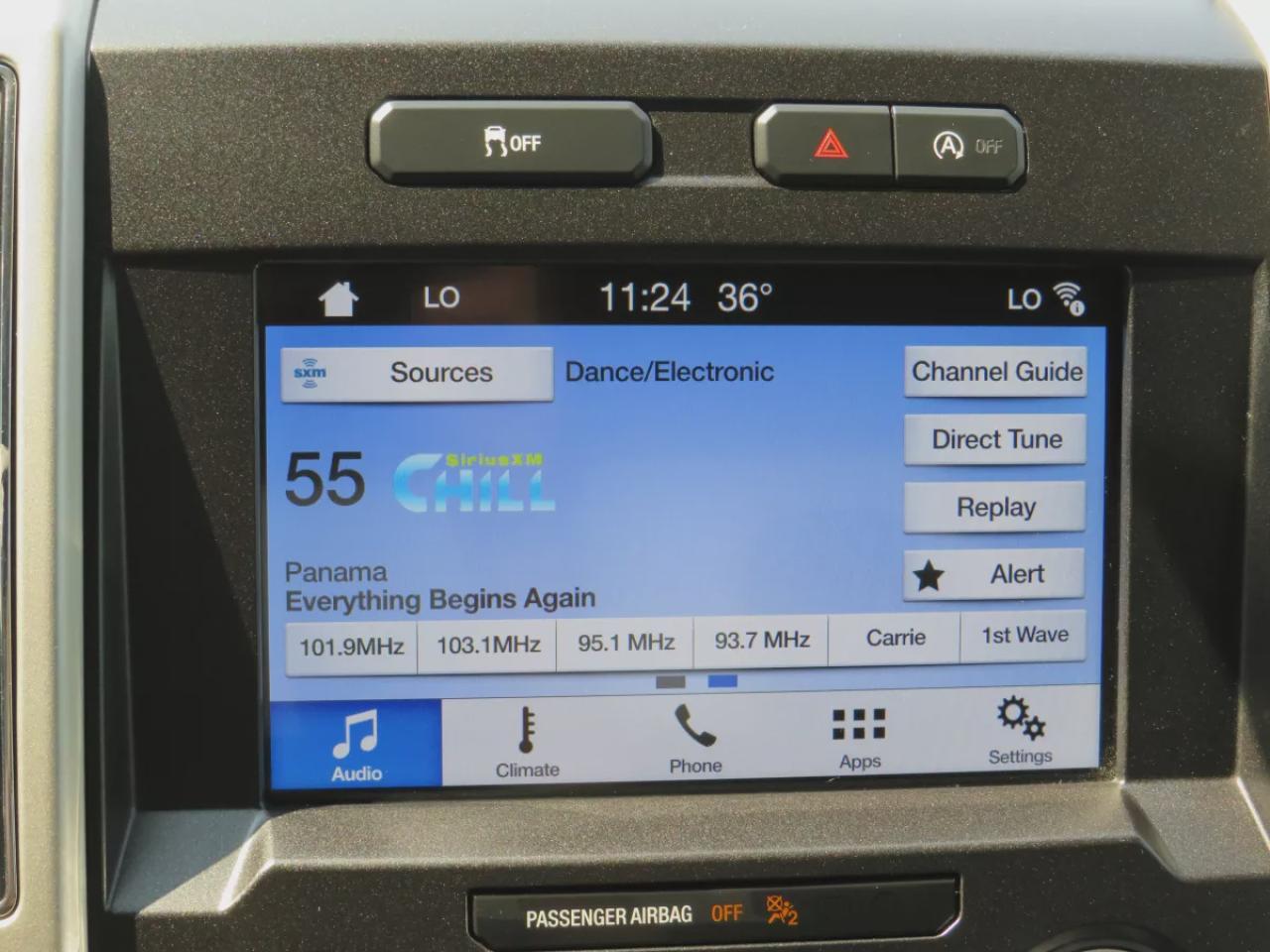 2019 Ford F-150 Lariat (**CLEAN TITLE/NO ACCIDENTS!!**SAFETY/CERTIFIED!!**4WD**RUNNING BOARDS**TRAILER HITCH**TONNEAU COVER**WEATHER TECH MATS**ALLOY RIMS**REMOTE START**FOG LIGHTS**POWER SEATS**PUSH BUTTON START**DUAL CLIMATE CONTROL**DIGITAL TOUCHSCREEN**HEATED/VENTILA Photo