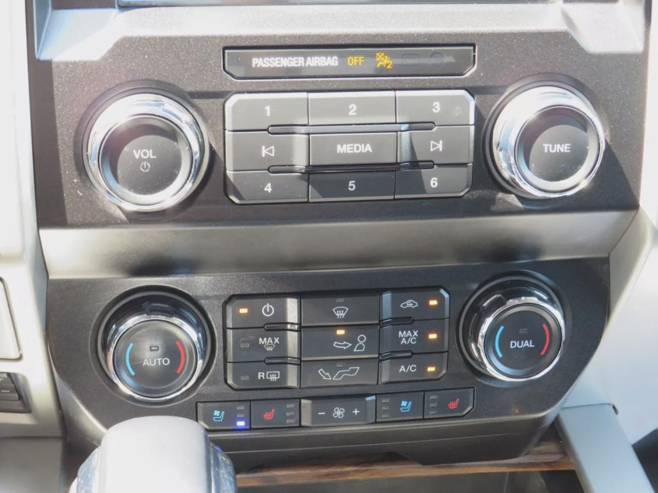 2019 Ford F-150 Lariat (**CLEAN TITLE/NO ACCIDENTS!!**SAFETY/CERTIFIED!!**4WD**RUNNING BOARDS**TRAILER HITCH**TONNEAU COVER**WEATHER TECH MATS**ALLOY RIMS**REMOTE START**FOG LIGHTS**POWER SEATS**PUSH BUTTON START**DUAL CLIMATE CONTROL**DIGITAL TOUCHSCREEN**HEATED/VENTILA Photo