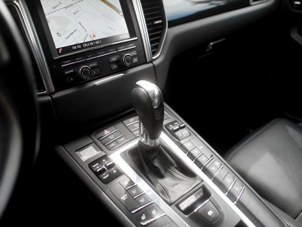 2016 Porsche Macan S  **LOW KMS - NO ACCIDENTS** Photo