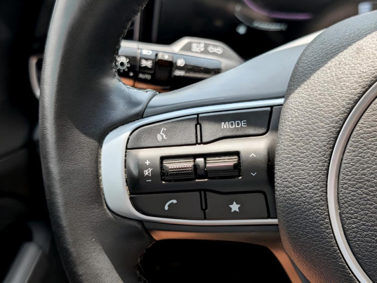 2023 Kia Sportage EX  **PANO ROOF - HTD SW** Photo